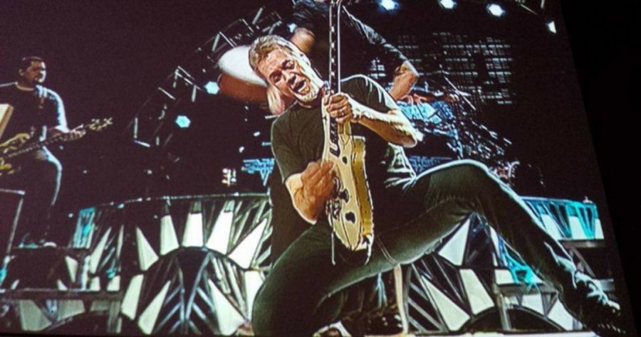 Eddie+van+Halen+Performing+in+AZ+in+2015.