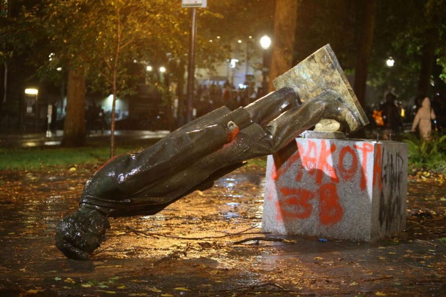 Protesters in Portland Knock Down a Statue of Lincoln