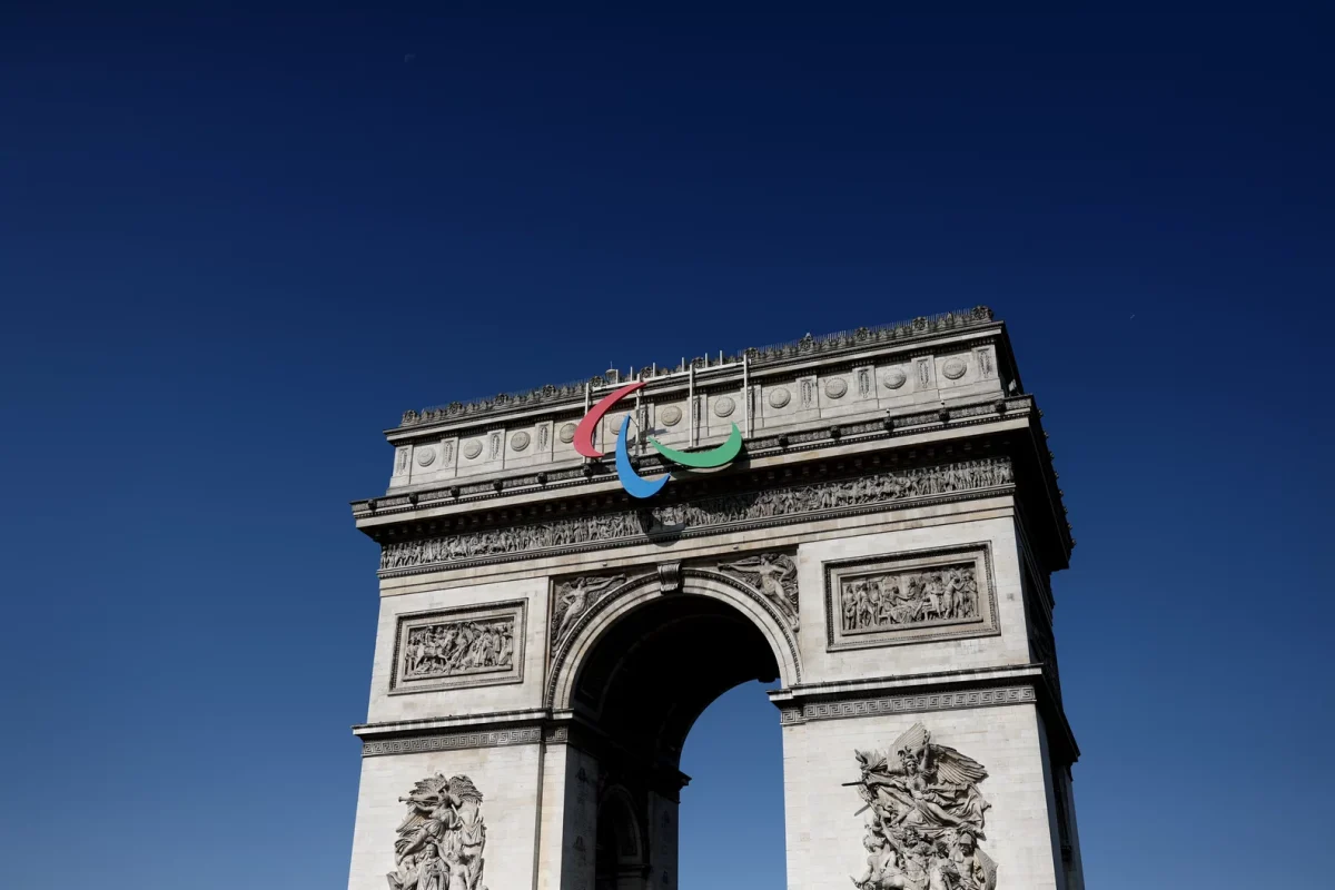 Paralympics logo on the Arc de Triomphe